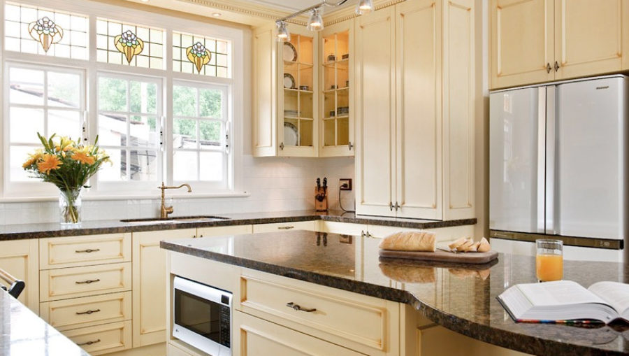 Choosing The Right Contractor For Installing Your Kitchen Cabinet