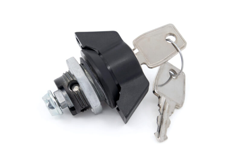 Safety Considerations When Using Quarter Turn Latches