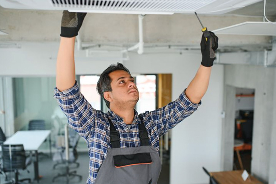 4 Signs Your Office Needs Immediate Air Duct Cleaning and Aircon Servicing